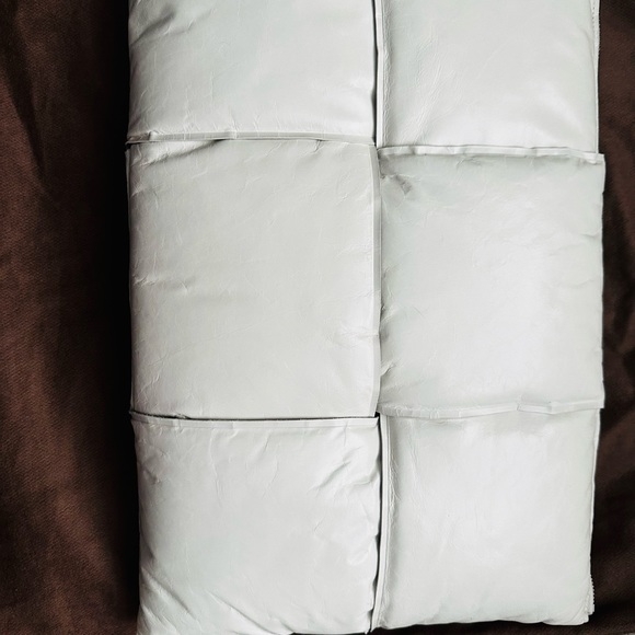 BOTTEGA VENETA PILLOW CLUTCH - Picture 7 of 8